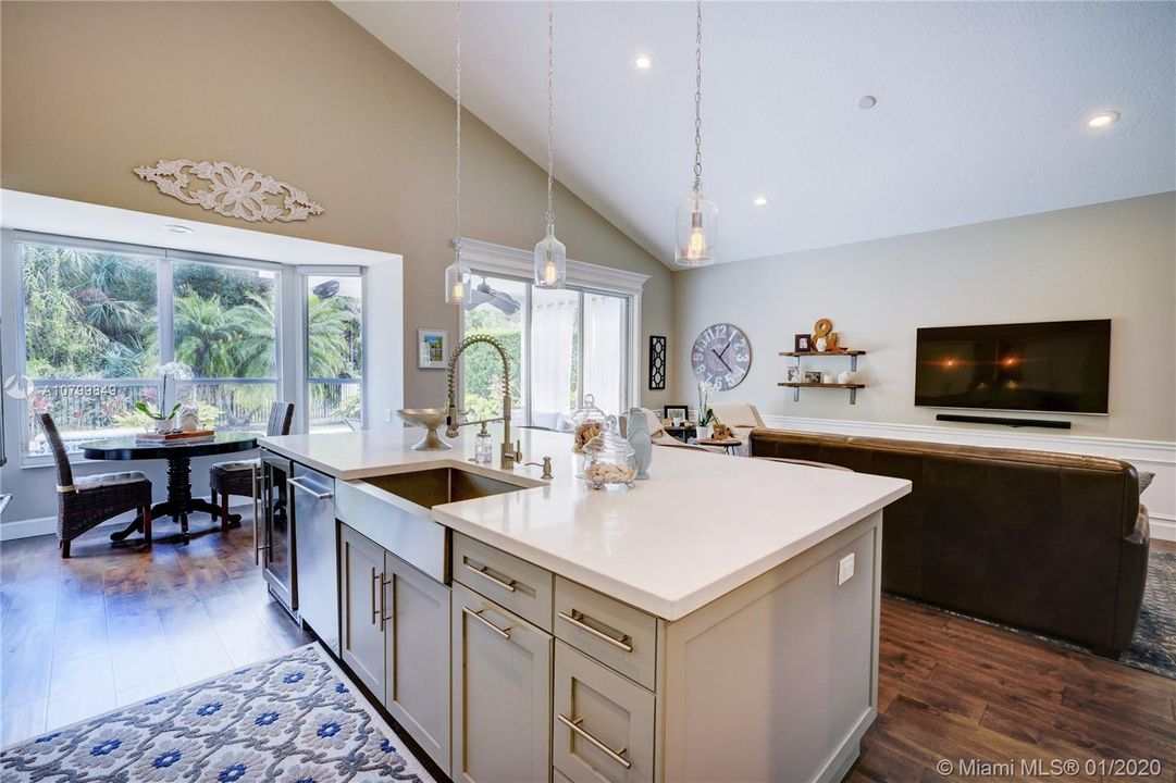 Vendido Recientemente: $620,000 (3 camas, 2 baños, 2492 Pies cuadrados)