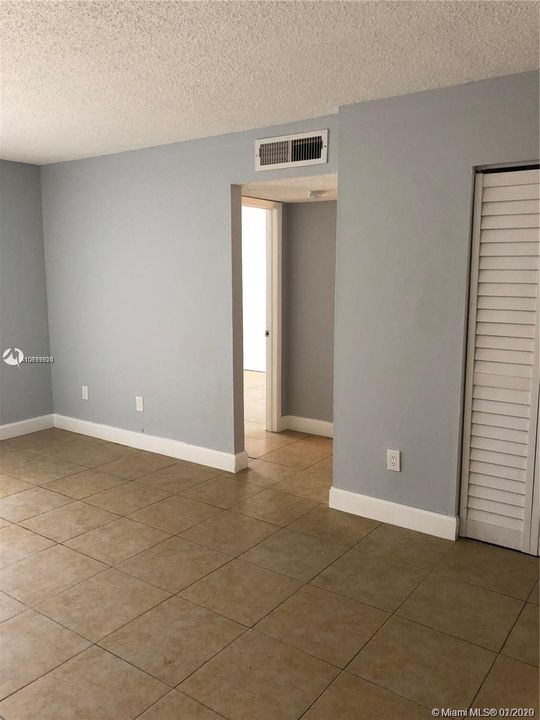 Recently Sold: $129,000 (1 beds, 1 baths, 760 Square Feet)
