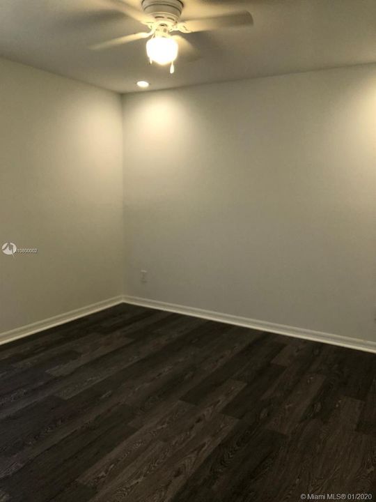 Recently Sold: $220,000 (4 beds, 2 baths, 1804 Square Feet)