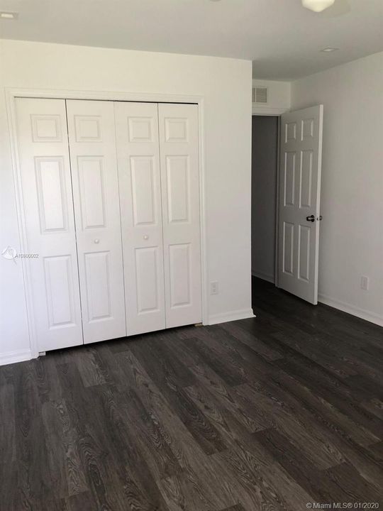 Recently Sold: $220,000 (4 beds, 2 baths, 1804 Square Feet)