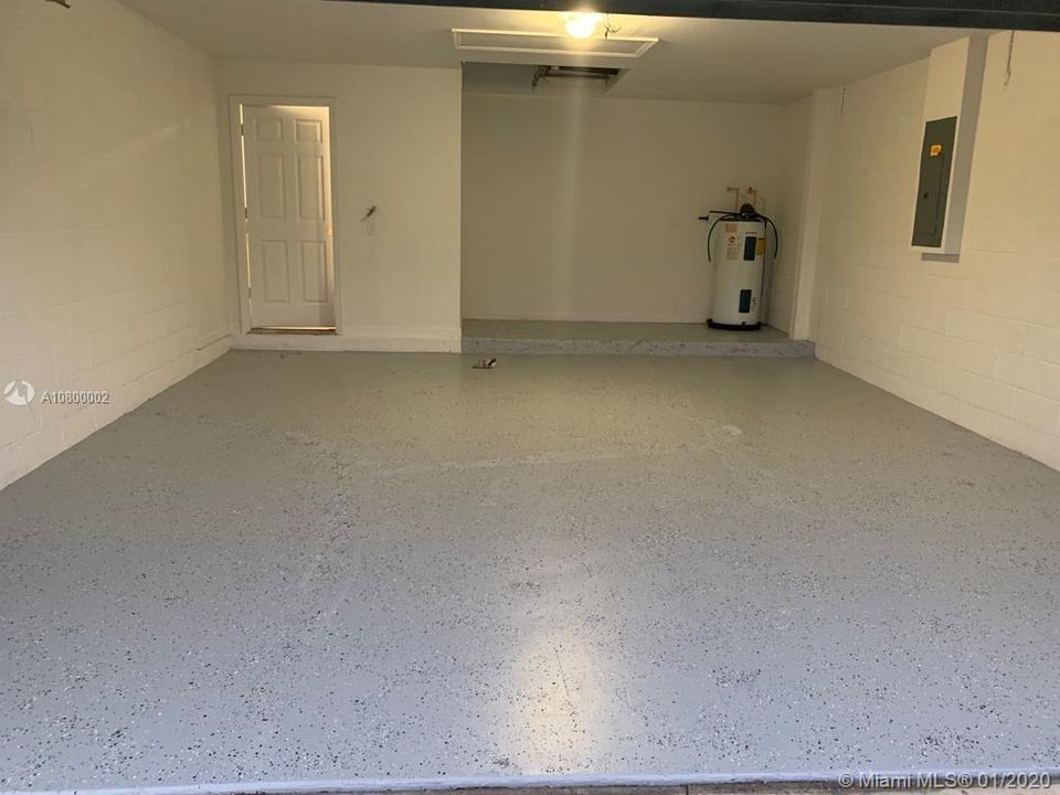 Recently Sold: $220,000 (4 beds, 2 baths, 1804 Square Feet)
