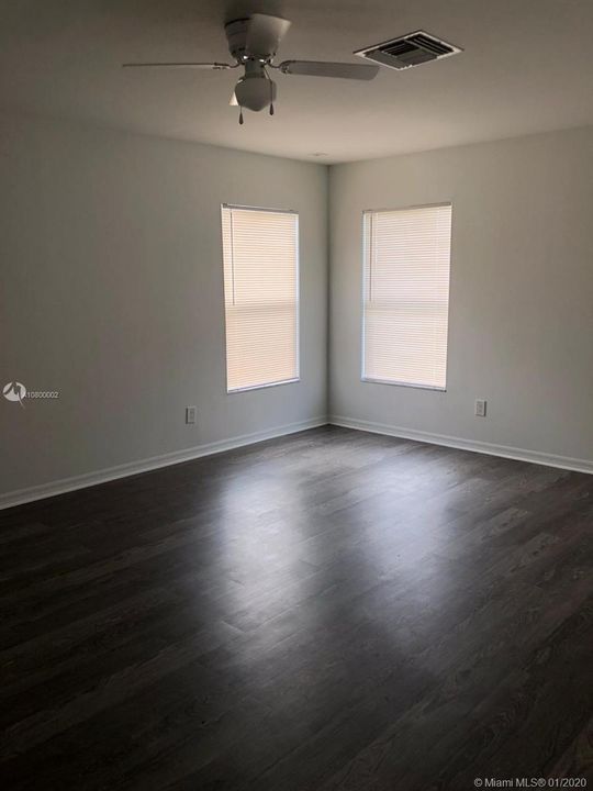 Recently Sold: $220,000 (4 beds, 2 baths, 1804 Square Feet)