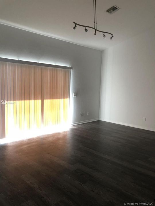 Recently Sold: $220,000 (4 beds, 2 baths, 1804 Square Feet)