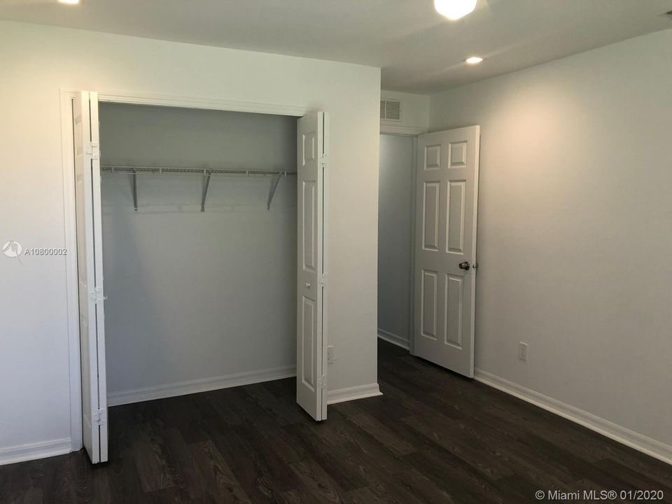 Recently Sold: $220,000 (4 beds, 2 baths, 1804 Square Feet)