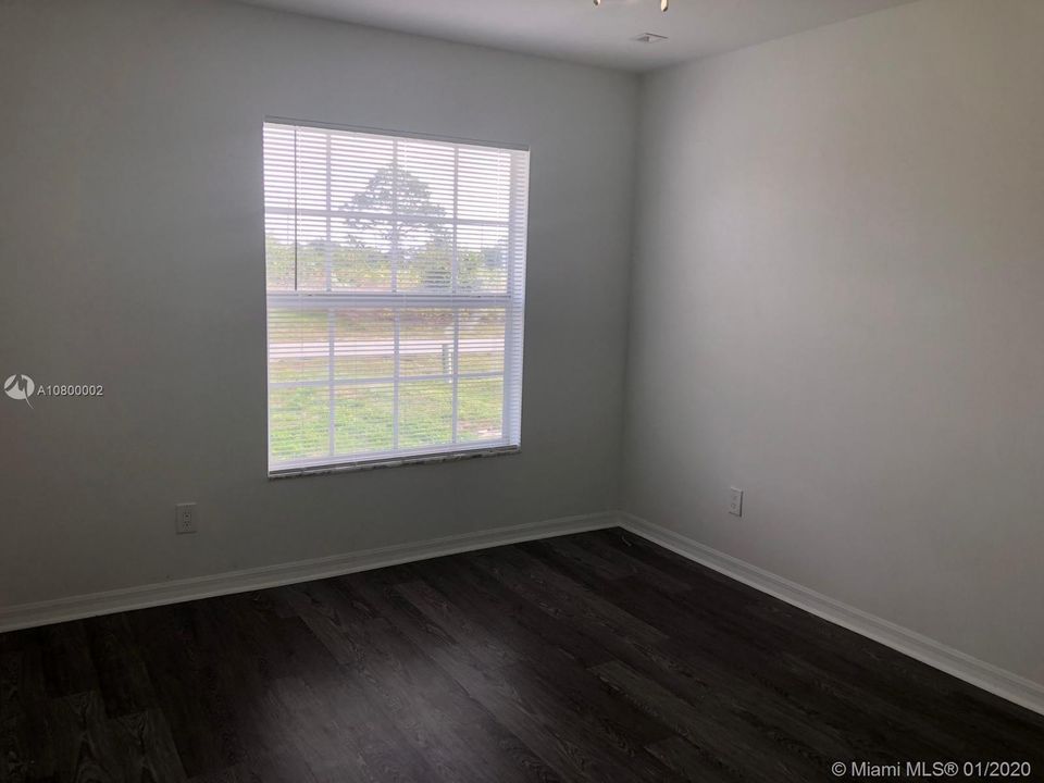 Recently Sold: $220,000 (4 beds, 2 baths, 1804 Square Feet)