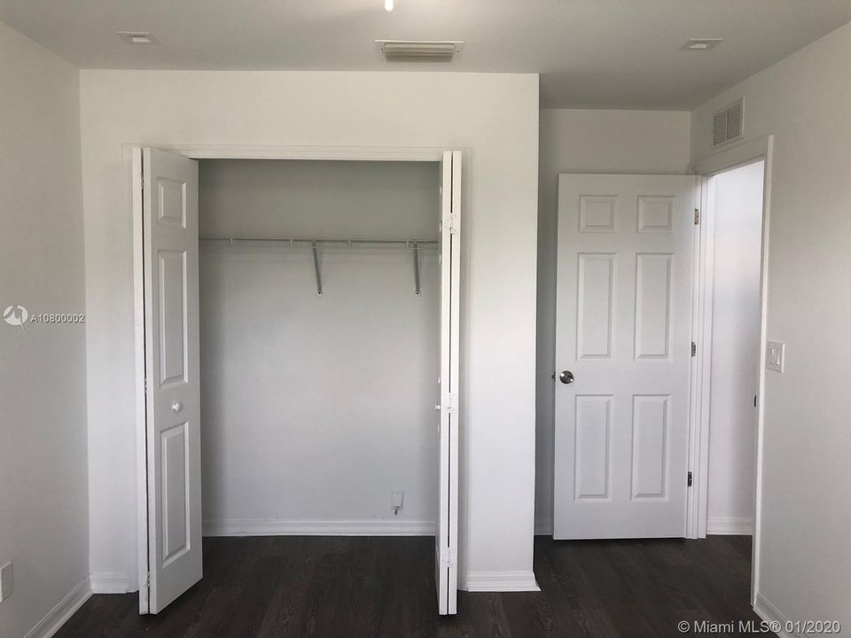 Recently Sold: $220,000 (4 beds, 2 baths, 1804 Square Feet)