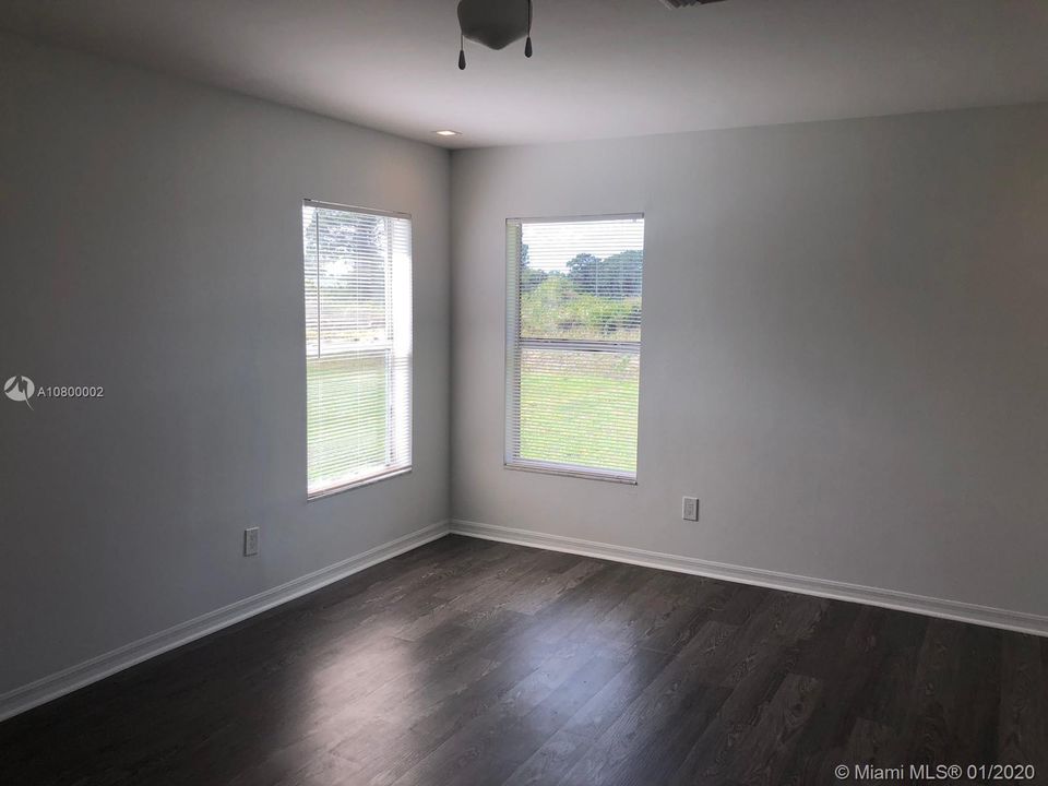 Recently Sold: $220,000 (4 beds, 2 baths, 1804 Square Feet)