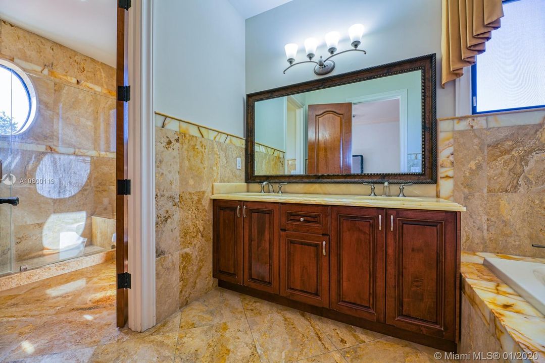 Recientemente alquilado: $12,000 (6 camas, 8 baños, 8438 Pies cuadrados)