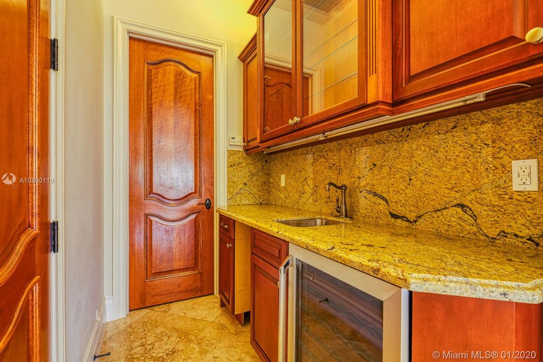 Recientemente alquilado: $12,000 (6 camas, 8 baños, 8438 Pies cuadrados)