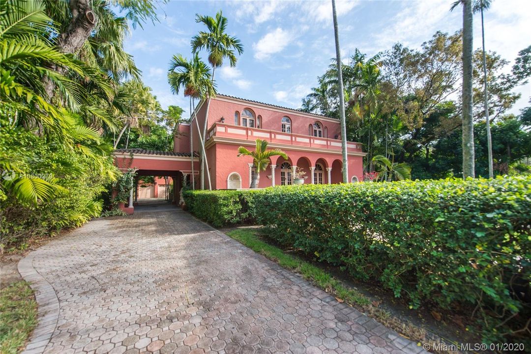 Recently Sold: $2,350,000 (6 beds, 5 baths, 4683 Square Feet)