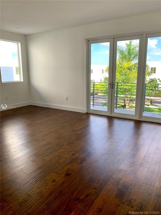 Recientemente alquilado: $4,100 (4 camas, 4 baños, 3030 Pies cuadrados)