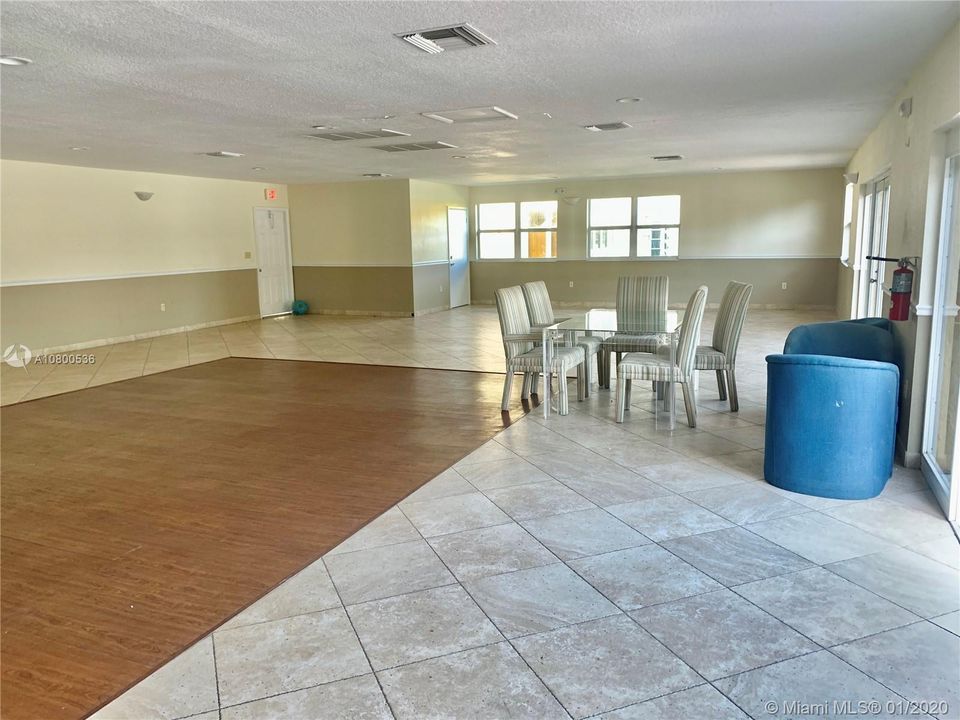 Recently Sold: $120,000 (1 beds, 1 baths, 860 Square Feet)