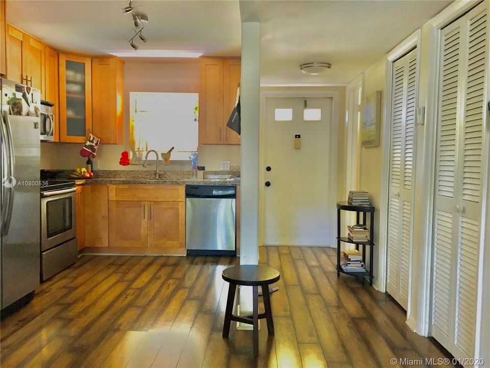 Recently Sold: $120,000 (1 beds, 1 baths, 860 Square Feet)