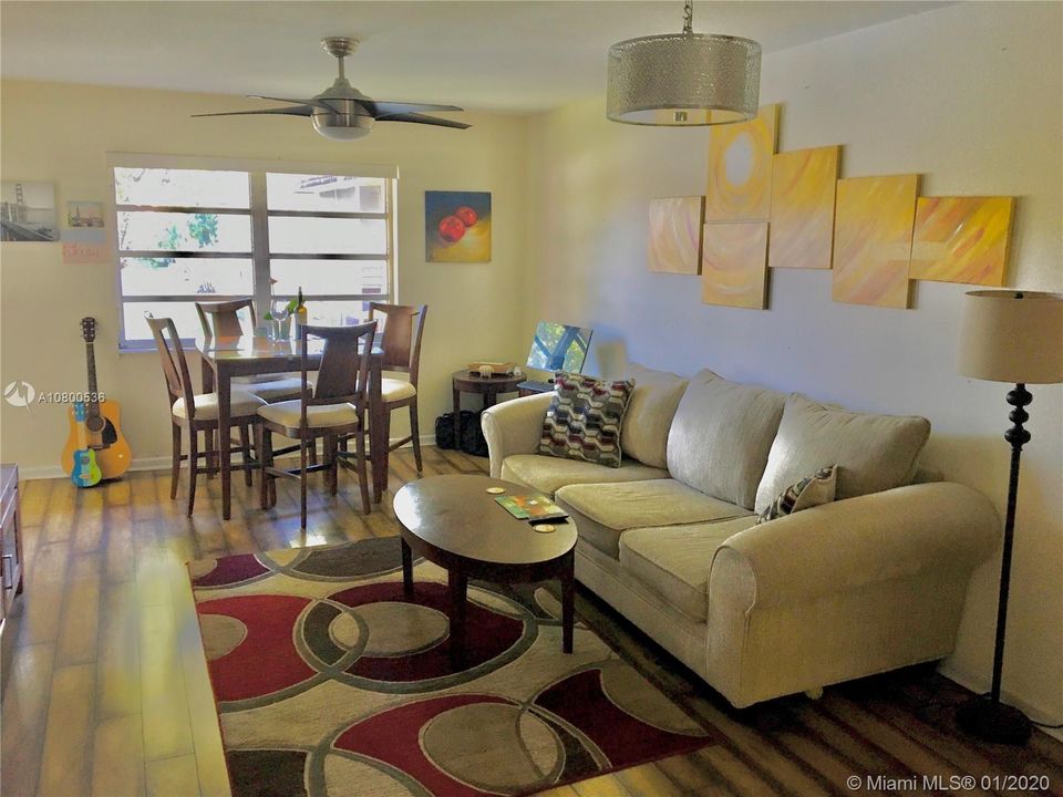Recently Sold: $120,000 (1 beds, 1 baths, 860 Square Feet)