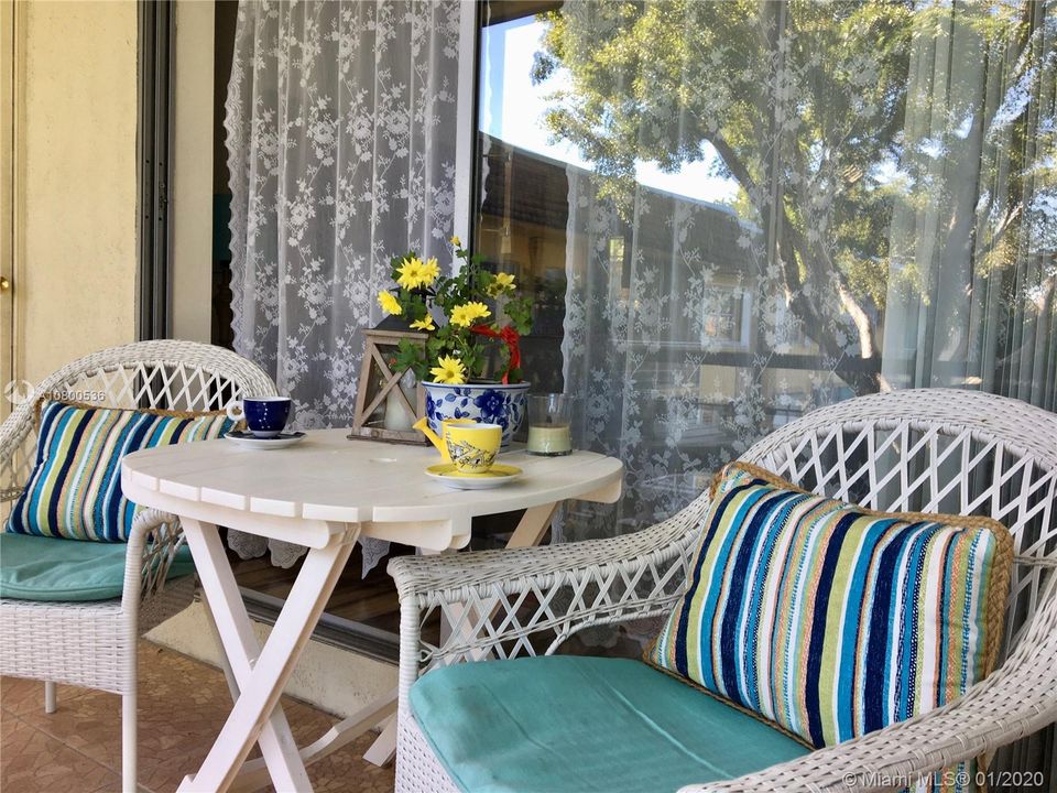 Recently Sold: $120,000 (1 beds, 1 baths, 860 Square Feet)