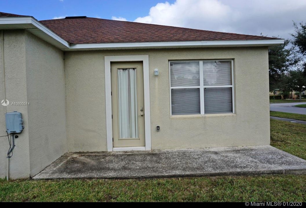 Vendido Recientemente: $260,000 (4 camas, 2 baños, 2195 Pies cuadrados)