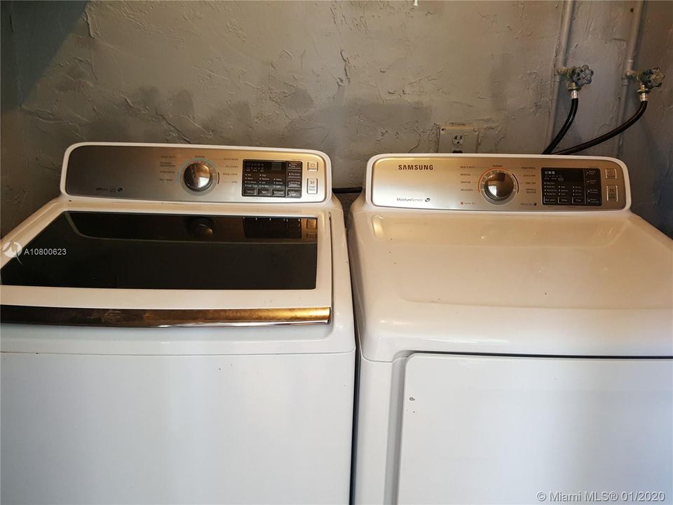 Vendido Recientemente: $164,818 (2 camas, 2 baños, 1048 Pies cuadrados)