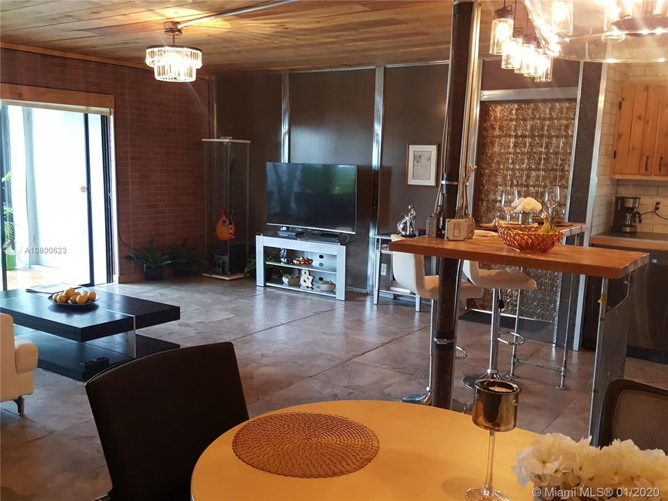 Vendido Recientemente: $164,818 (2 camas, 2 baños, 1048 Pies cuadrados)