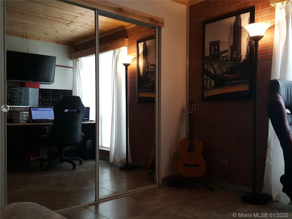 Vendido Recientemente: $164,818 (2 camas, 2 baños, 1048 Pies cuadrados)