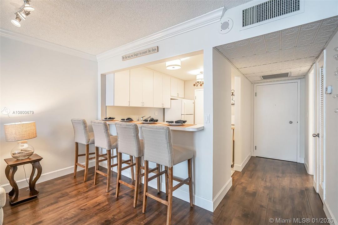 Recently Sold: $299,000 (1 beds, 1 baths, 819 Square Feet)