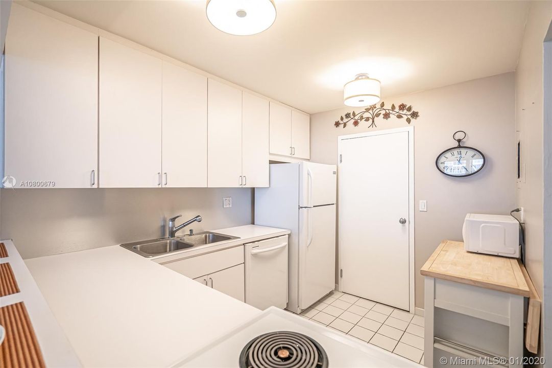 Recently Sold: $299,000 (1 beds, 1 baths, 819 Square Feet)