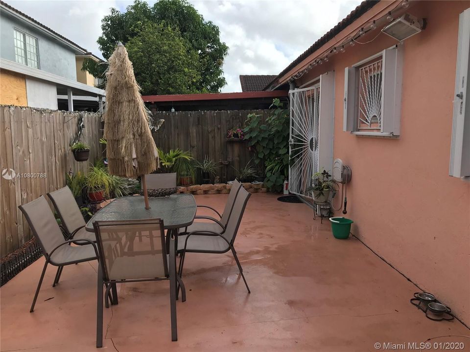 Recientemente alquilado: $1,750 (2 camas, 2 baños, 1020 Pies cuadrados)