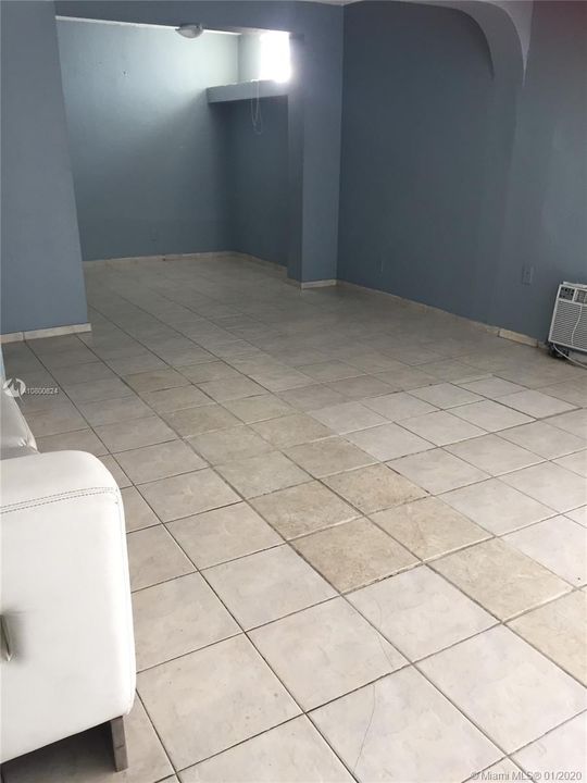 Recently Rented: $900 (0 beds, 1 baths, 589 Square Feet)