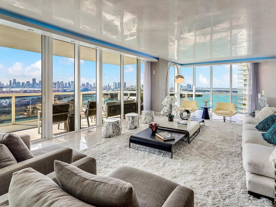 Recently Sold: $5,599,000 (4 beds, 4 baths, 3979 Square Feet)