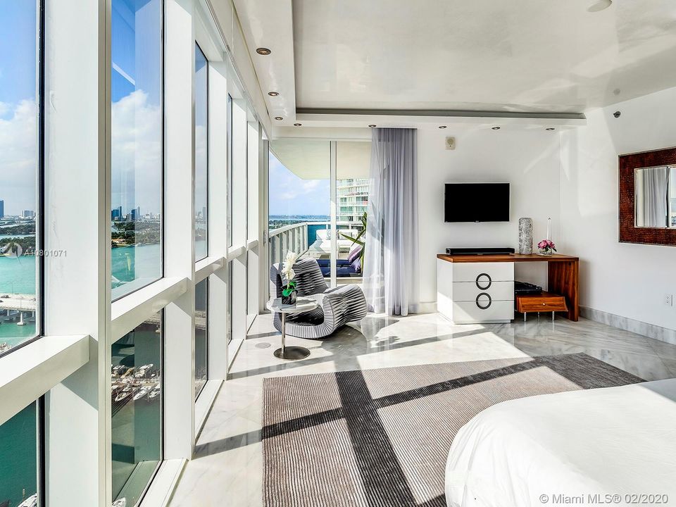 Recently Sold: $5,599,000 (4 beds, 4 baths, 3979 Square Feet)