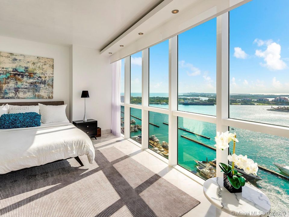 Recently Sold: $5,599,000 (4 beds, 4 baths, 3979 Square Feet)
