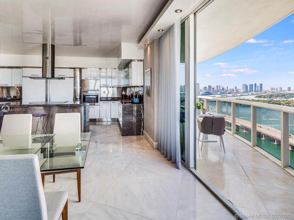 Recently Sold: $5,599,000 (4 beds, 4 baths, 3979 Square Feet)
