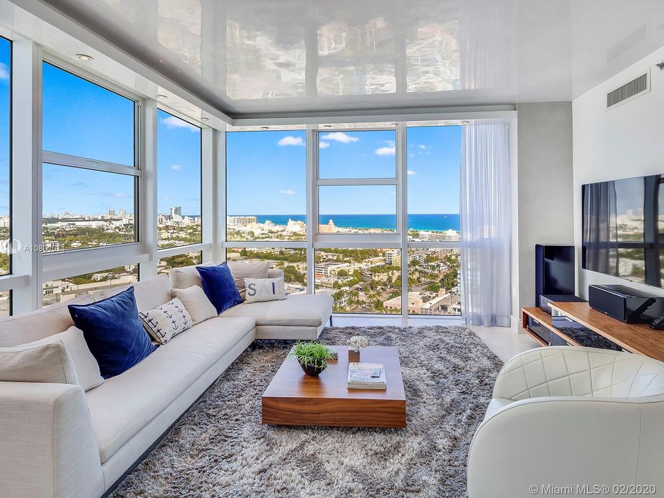 Recently Sold: $5,599,000 (4 beds, 4 baths, 3979 Square Feet)