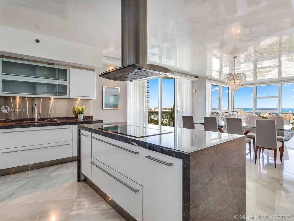 Recently Sold: $5,599,000 (4 beds, 4 baths, 3979 Square Feet)