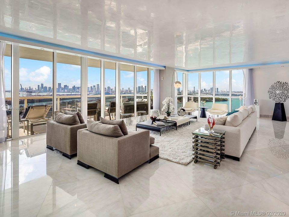 Recently Sold: $5,599,000 (4 beds, 4 baths, 3979 Square Feet)