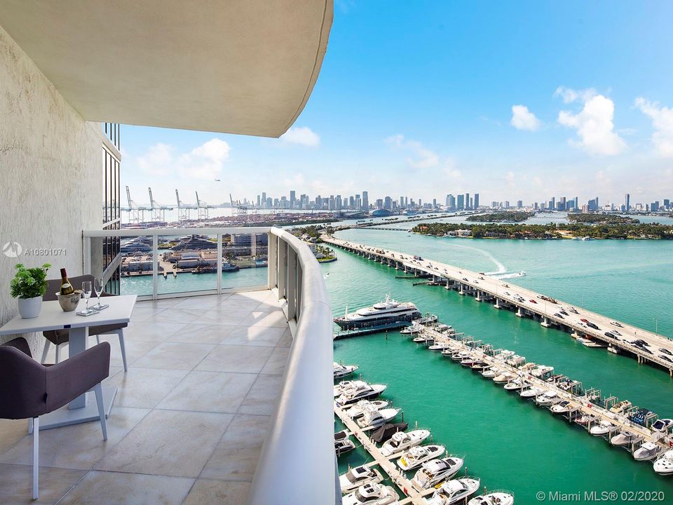 Recently Sold: $5,599,000 (4 beds, 4 baths, 3979 Square Feet)