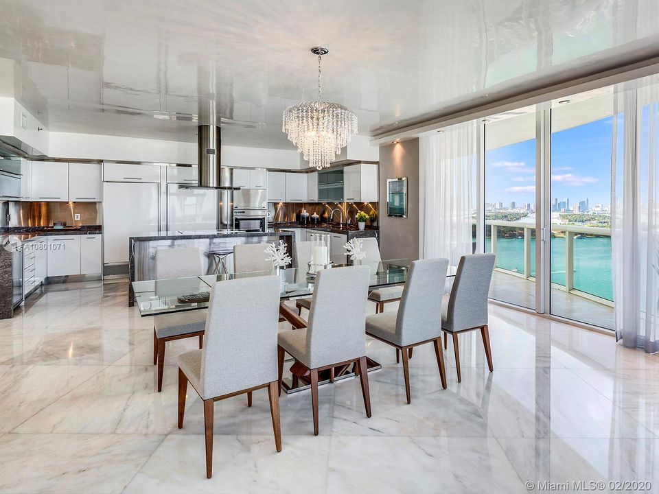 Recently Sold: $5,599,000 (4 beds, 4 baths, 3979 Square Feet)
