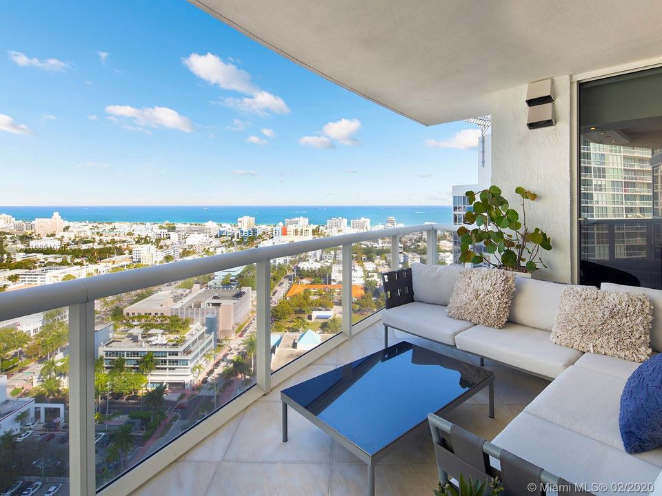 Recently Sold: $5,599,000 (4 beds, 4 baths, 3979 Square Feet)