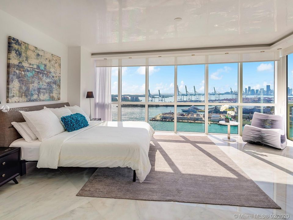 Recently Sold: $5,599,000 (4 beds, 4 baths, 3979 Square Feet)
