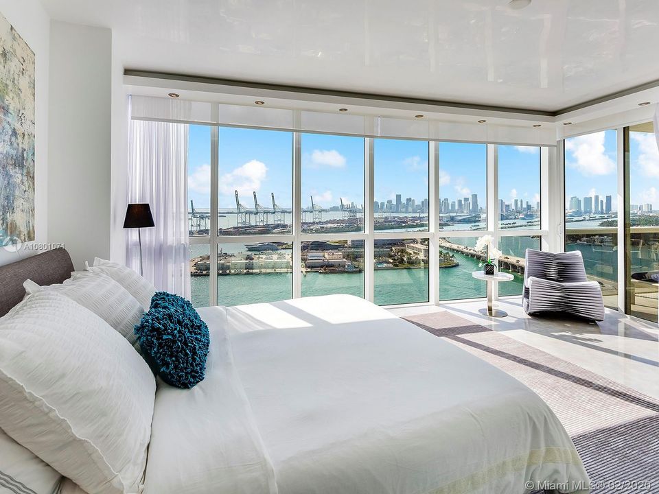 Recently Sold: $5,599,000 (4 beds, 4 baths, 3979 Square Feet)