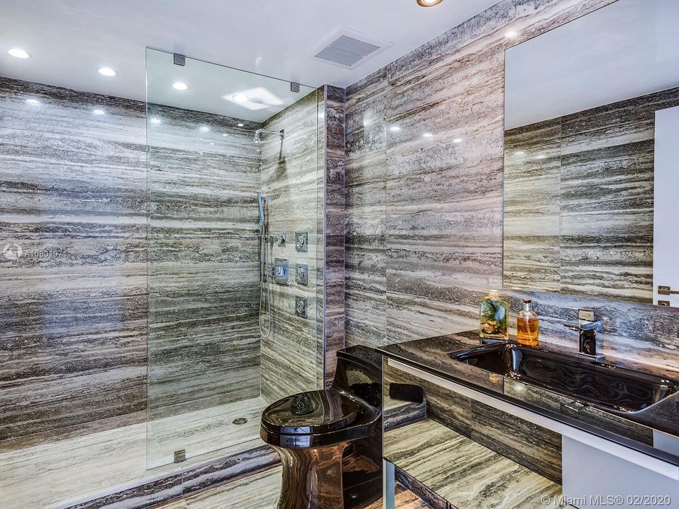 Recently Sold: $5,599,000 (4 beds, 4 baths, 3979 Square Feet)
