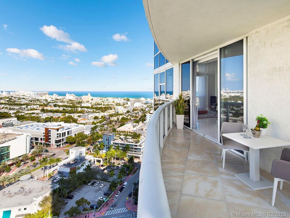 Recently Sold: $5,599,000 (4 beds, 4 baths, 3979 Square Feet)