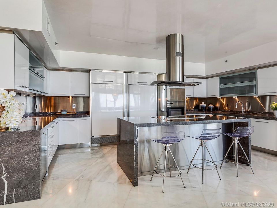 Recently Sold: $5,599,000 (4 beds, 4 baths, 3979 Square Feet)