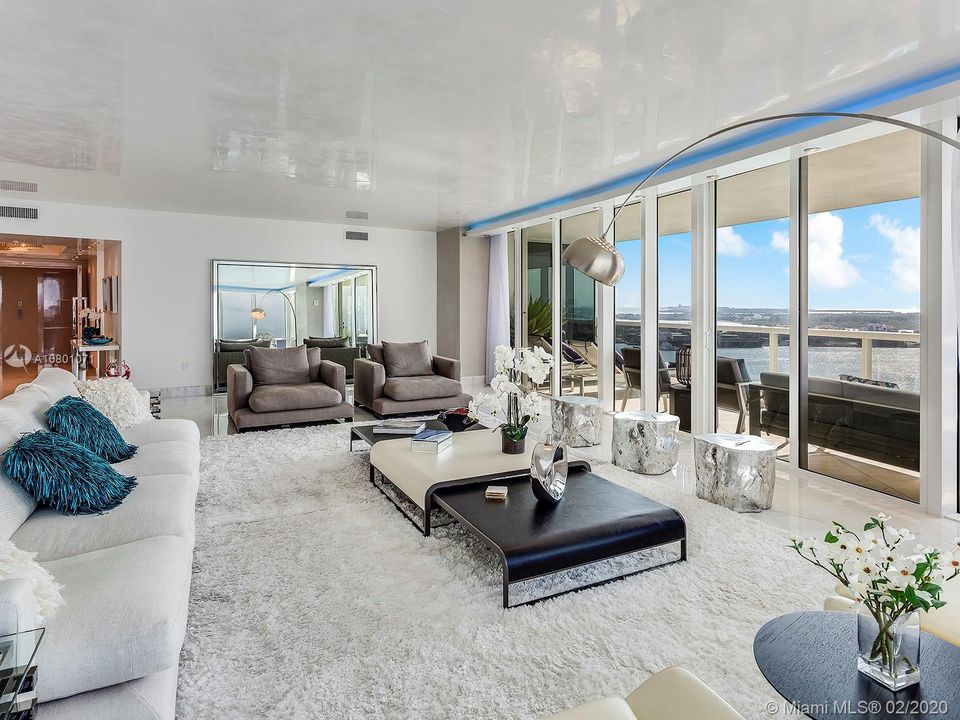 Recently Sold: $5,599,000 (4 beds, 4 baths, 3979 Square Feet)