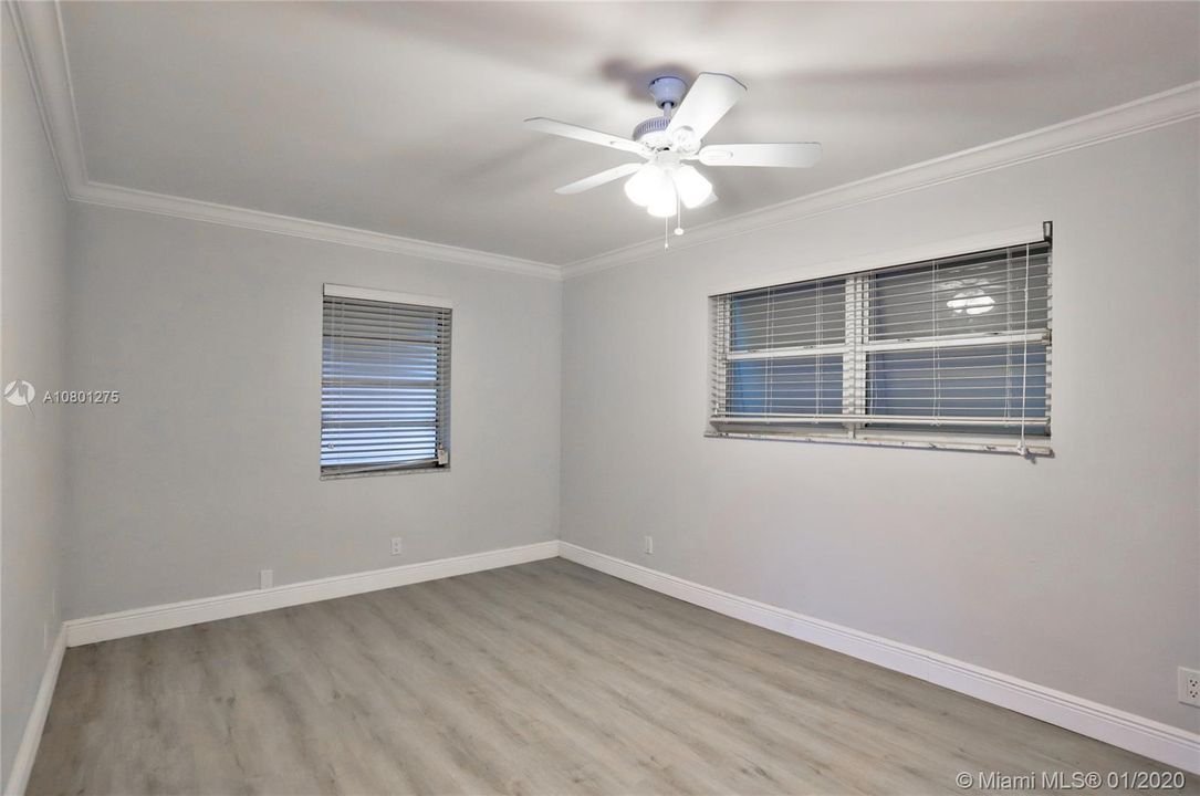 Recently Sold: $329,900 (4 beds, 2 baths, 1699 Square Feet)