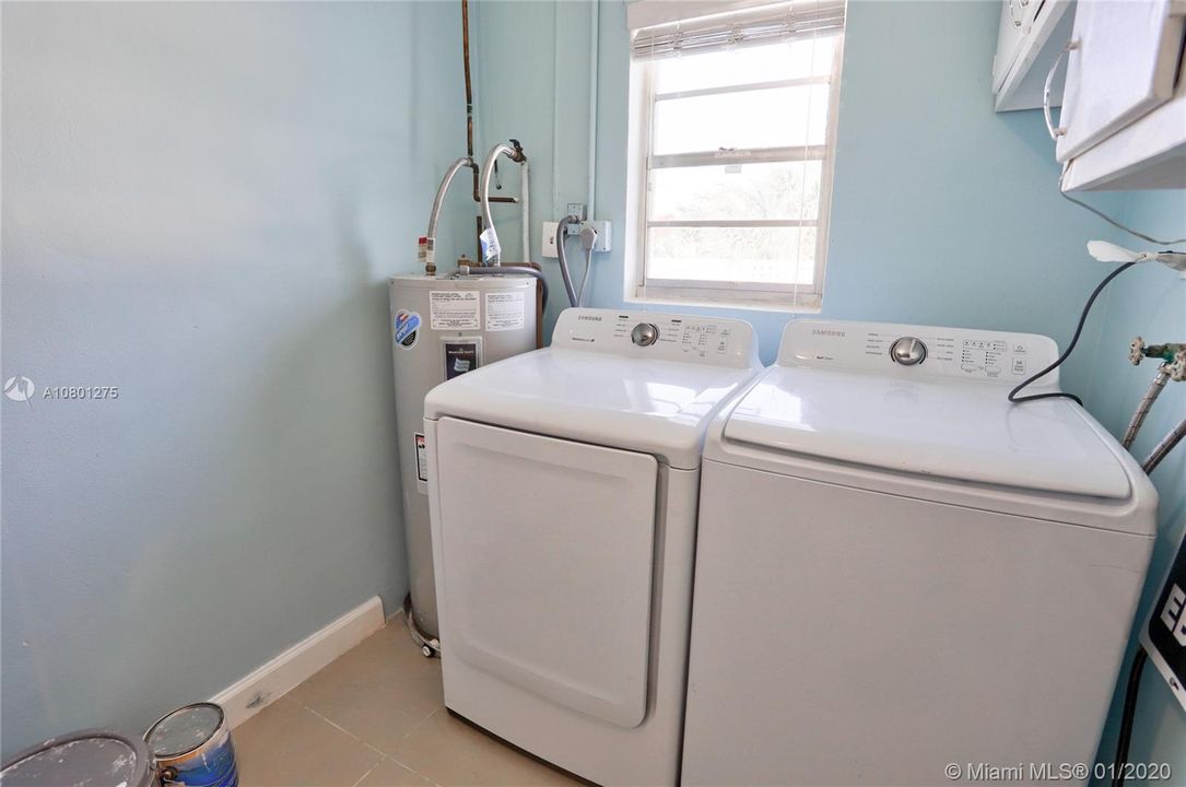 Recently Sold: $329,900 (4 beds, 2 baths, 1699 Square Feet)