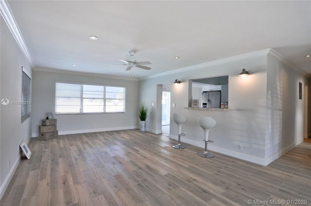 Recently Sold: $329,900 (4 beds, 2 baths, 1699 Square Feet)