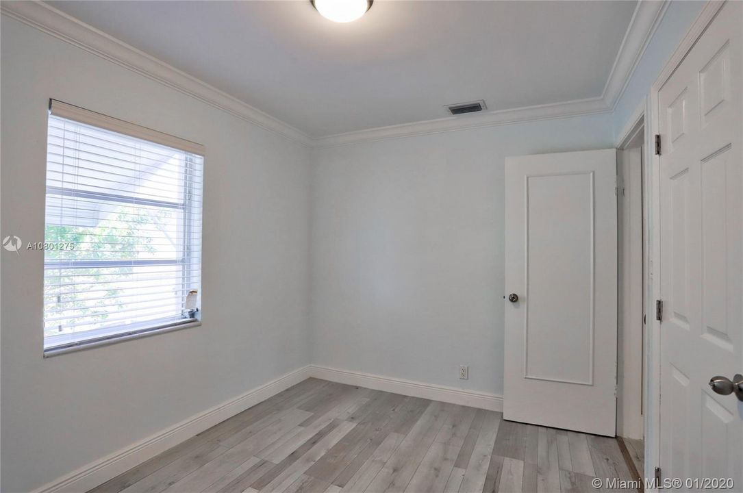 Recently Sold: $329,900 (4 beds, 2 baths, 1699 Square Feet)