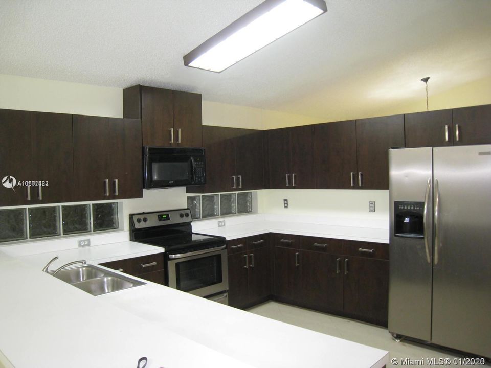 Recently Rented: $2,500 (3 beds, 2 baths, 1731 Square Feet)