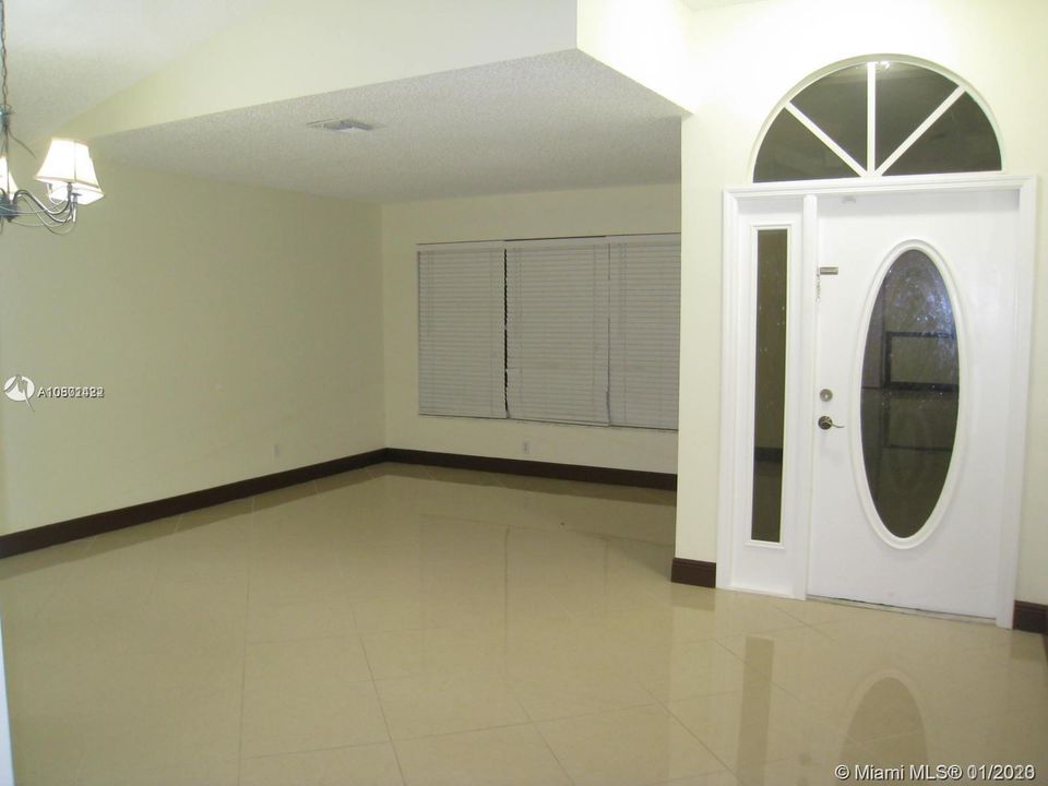 Recently Rented: $2,500 (3 beds, 2 baths, 1731 Square Feet)