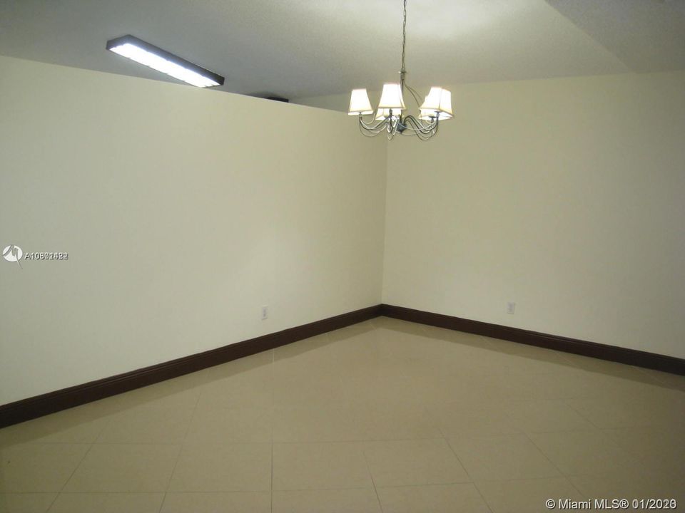 Recently Rented: $2,500 (3 beds, 2 baths, 1731 Square Feet)